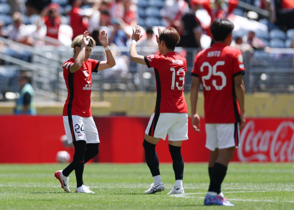 哀悼，一巴西18岁小将在家中因弟弟清理步枪时走火中弹身亡